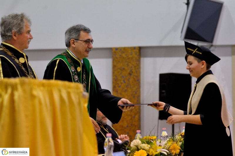 Diplomaosztó ünnepség az Egészségügyi Karon