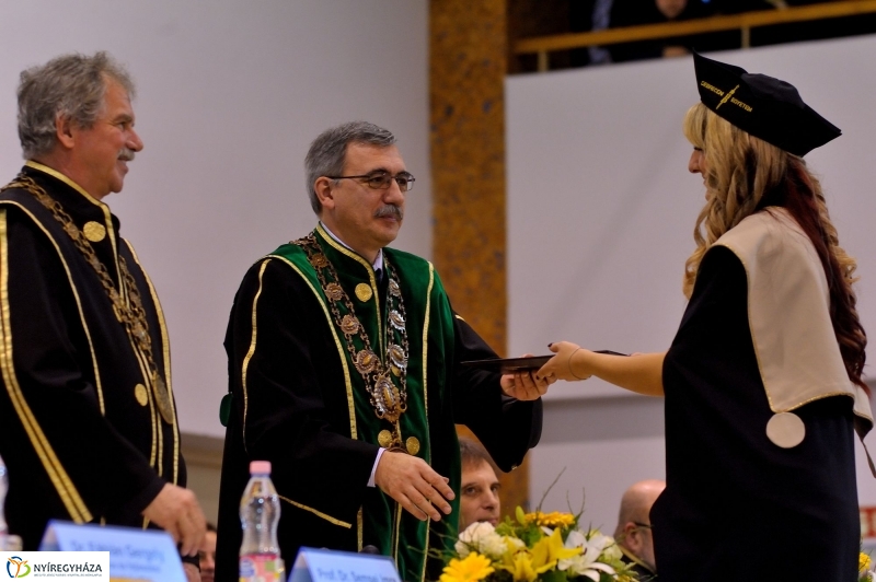 Diplomaosztó ünnepség az Egészségügyi Karon
