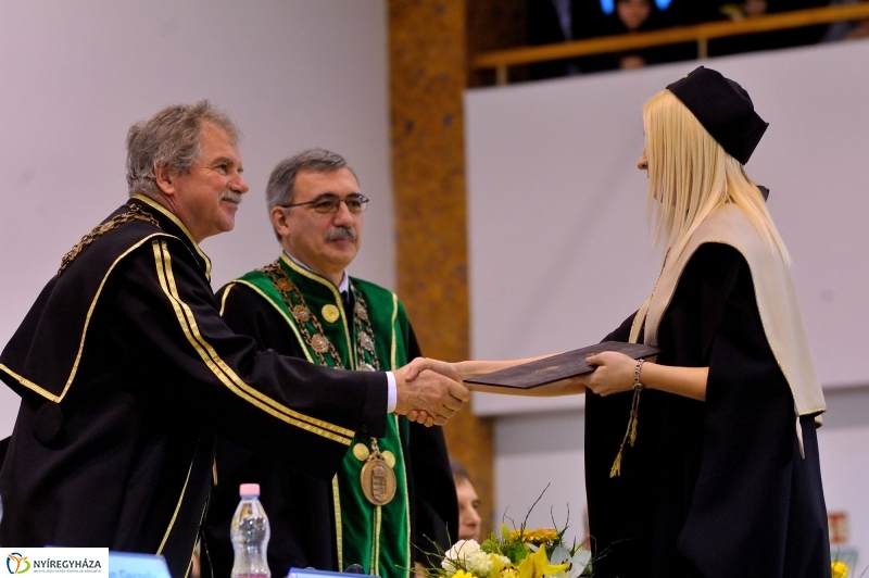 Diplomaosztó ünnepség az Egészségügyi Karon