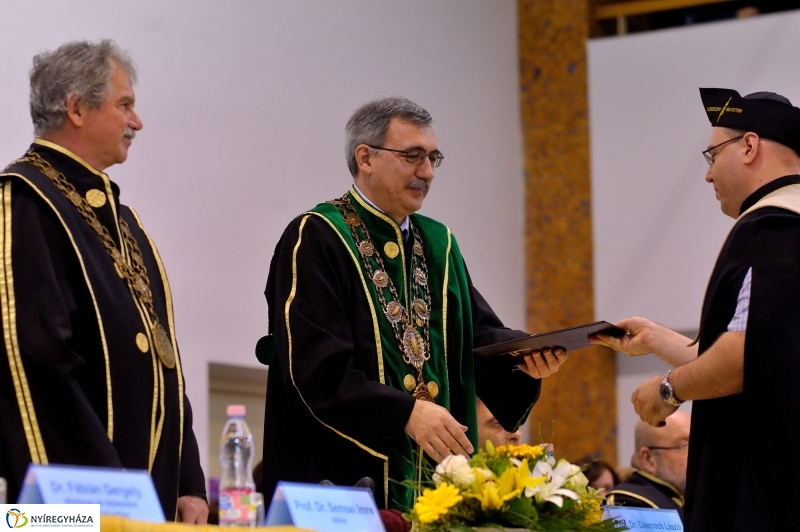 Diplomaosztó ünnepség az Egészségügyi Karon