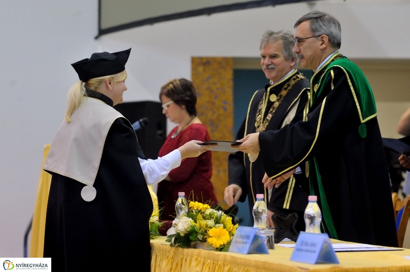 Diplomaosztó ünnepség az Egészségügyi Karon
