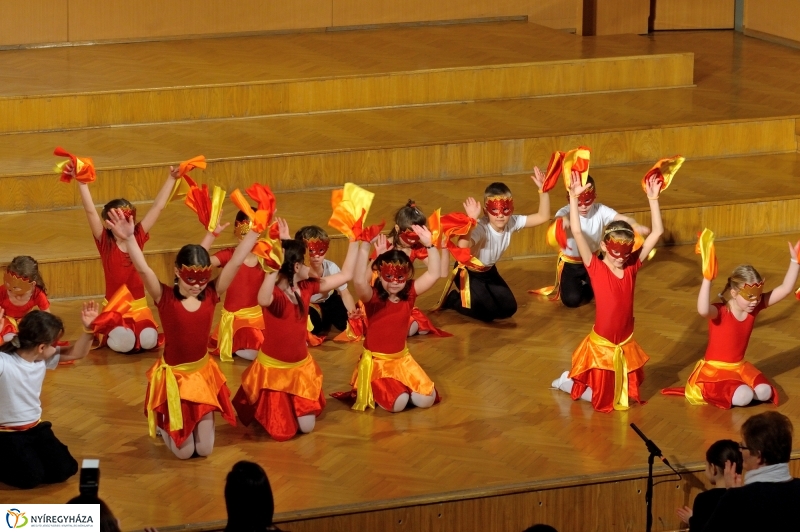 Farsangi műsor a Kodály iskolában