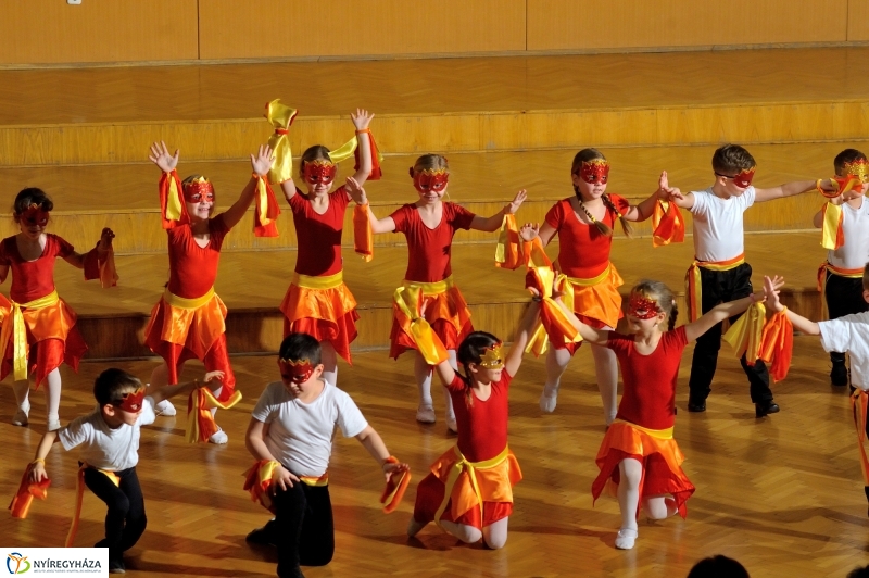 Farsangi műsor a Kodály iskolában