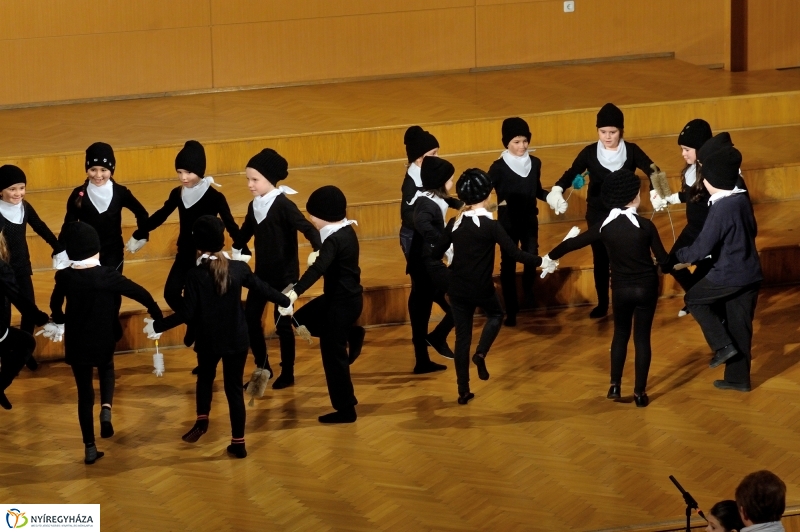 Farsangi műsor a Kodály iskolában