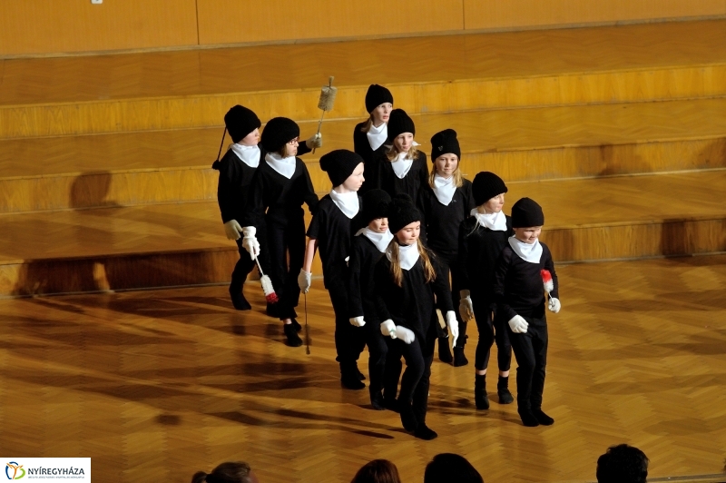 Farsangi műsor a Kodály iskolában