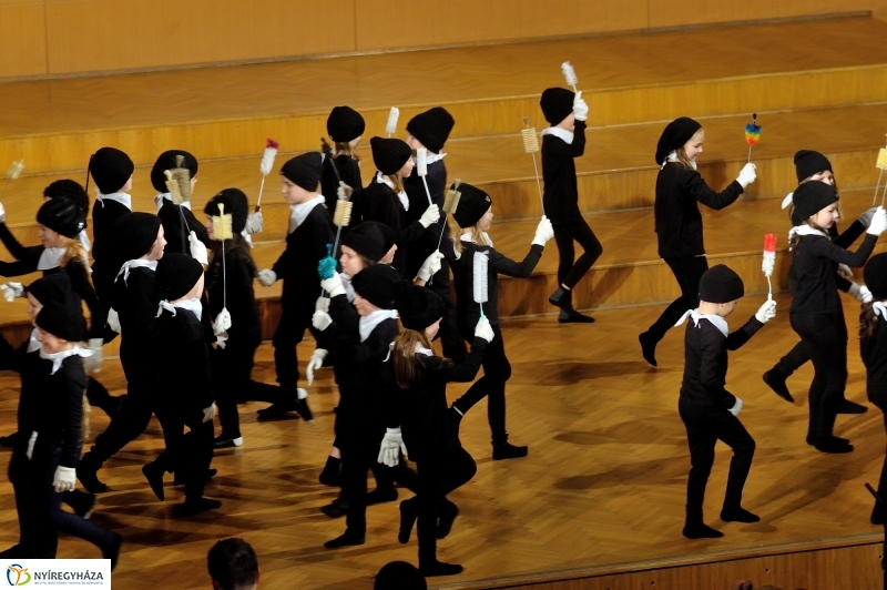 Farsangi műsor a Kodály iskolában