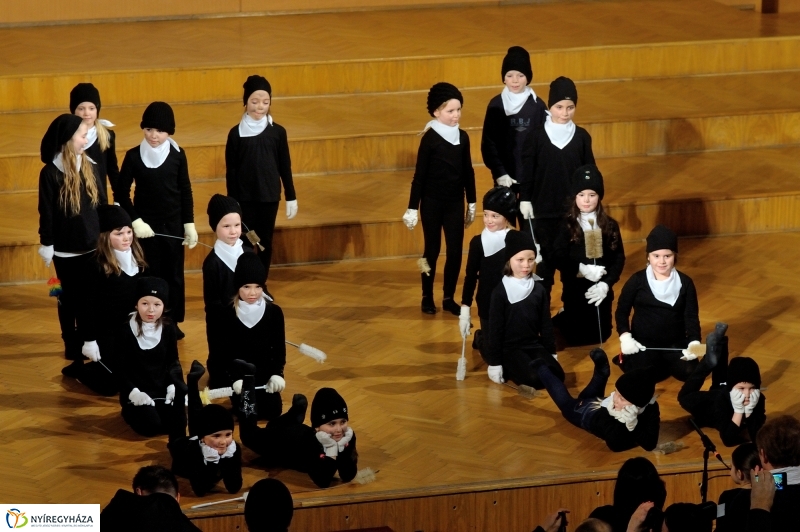 Farsangi műsor a Kodály iskolában