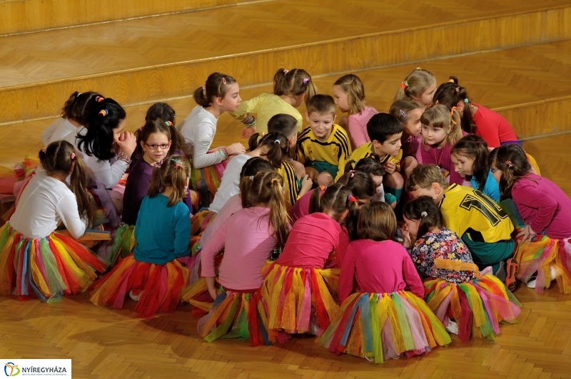 Farsangi műsor a Kodály iskolában