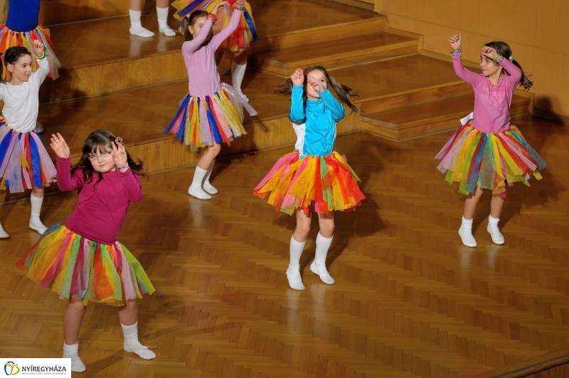 Farsangi műsor a Kodály iskolában