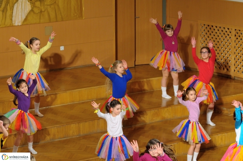 Farsangi műsor a Kodály iskolában