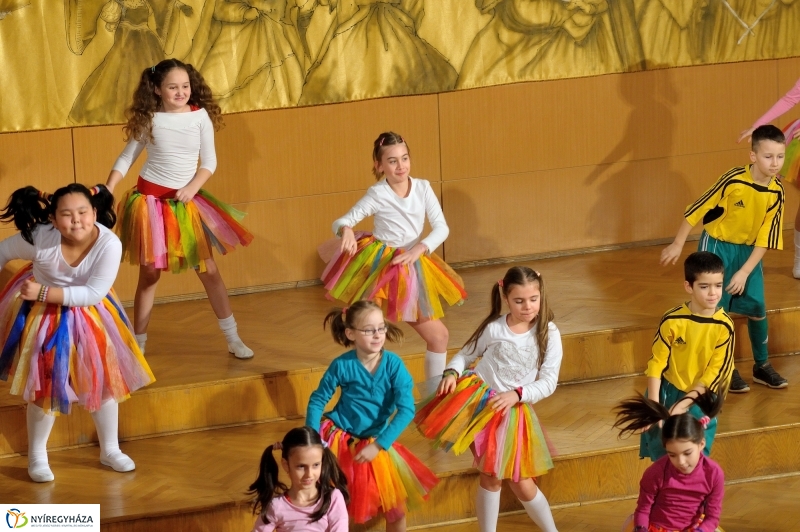 Farsangi műsor a Kodály iskolában