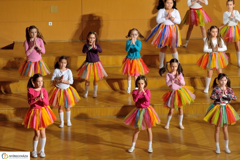 Farsangi műsor a Kodály iskolában