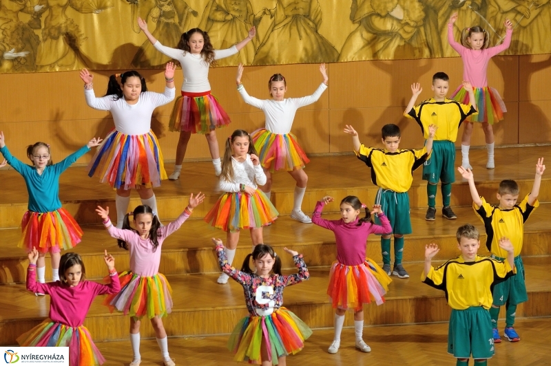 Farsangi műsor a Kodály iskolában