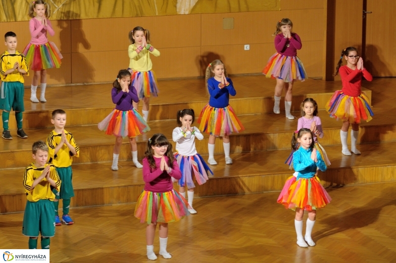 Farsangi műsor a Kodály iskolában