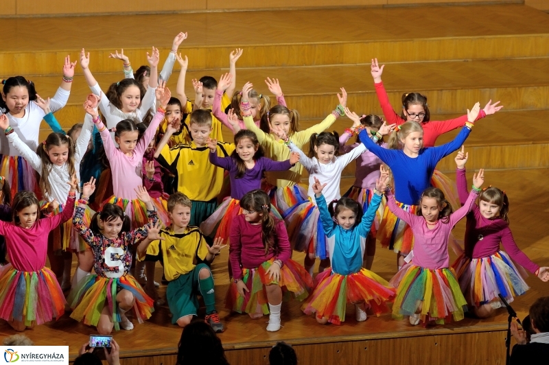 Farsangi műsor a Kodály iskolában