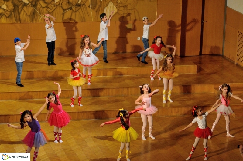 Farsangi műsor a Kodály iskolában