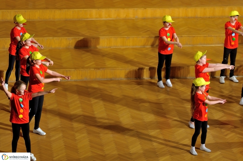 Farsangi műsor a Kodály iskolában