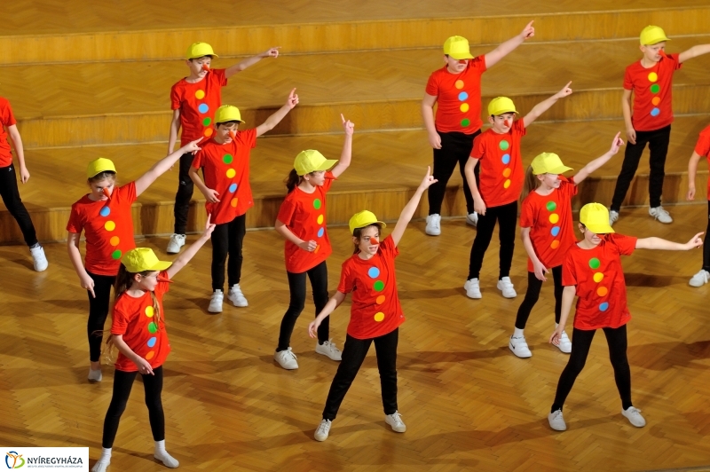 Farsangi műsor a Kodály iskolában