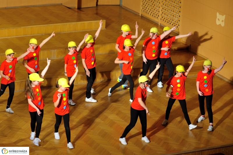 Farsangi műsor a Kodály iskolában