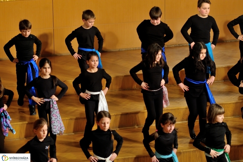 Farsangi műsor a Kodály iskolában