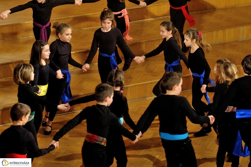 Farsangi műsor a Kodály iskolában