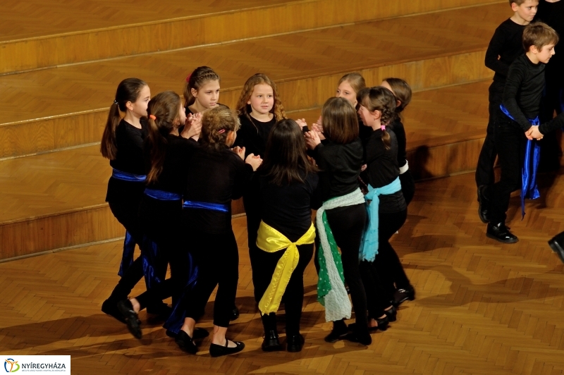 Farsangi műsor a Kodály iskolában