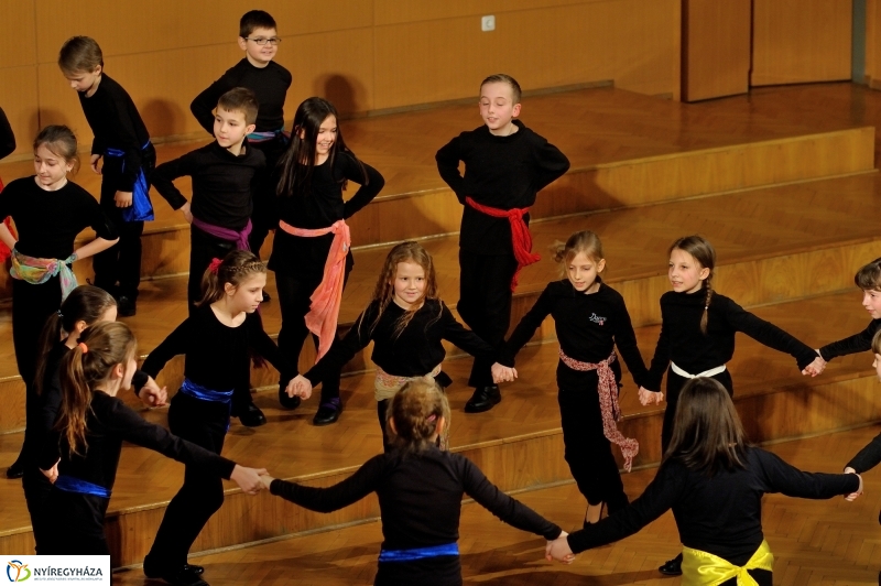 Farsangi műsor a Kodály iskolában