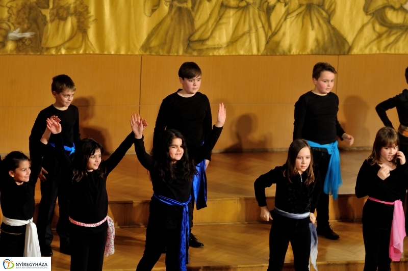 Farsangi műsor a Kodály iskolában