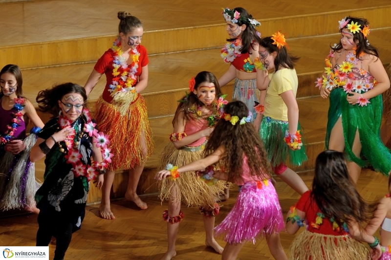 Farsangi műsor a Kodály iskolában