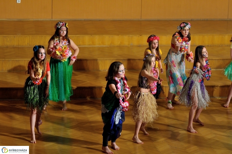 Farsangi műsor a Kodály iskolában