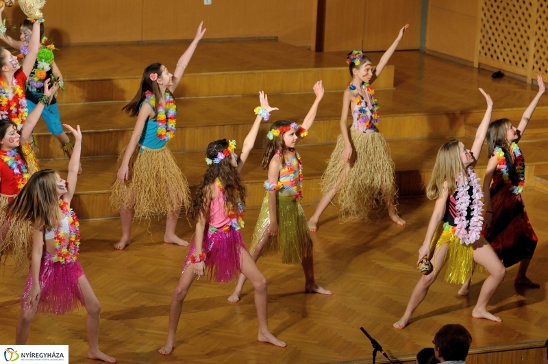 Farsangi műsor a Kodály iskolában