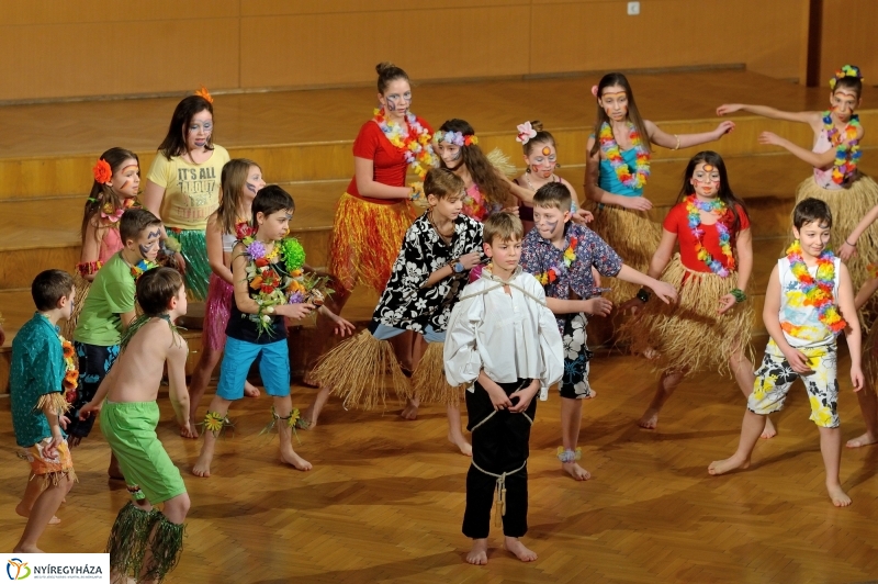 Farsangi műsor a Kodály iskolában