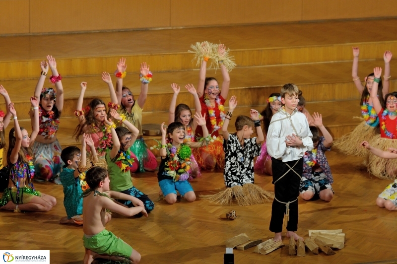 Farsangi műsor a Kodály iskolában