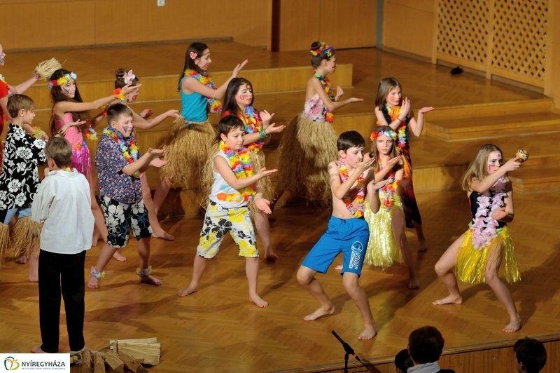 Farsangi műsor a Kodály iskolában