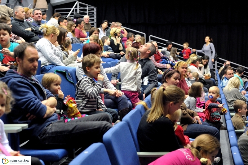 Éjjel-Nappal Micimackó zenés mesejáték