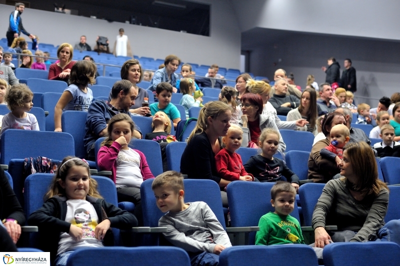 Éjjel-Nappal Micimackó zenés mesejáték