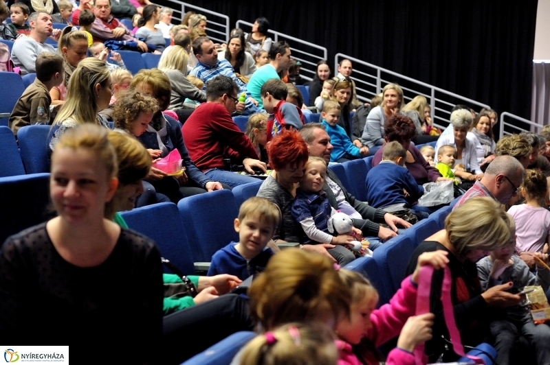 Éjjel-Nappal Micimackó zenés mesejáték