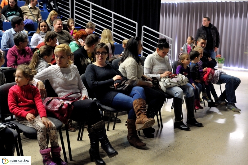 Éjjel-Nappal Micimackó zenés mesejáték