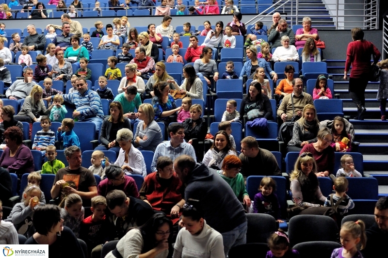 Éjjel-Nappal Micimackó zenés mesejáték