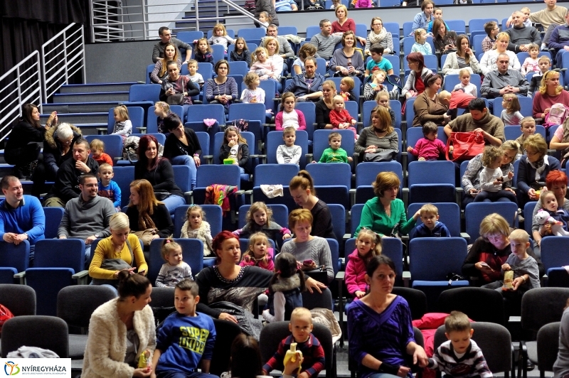 Éjjel-Nappal Micimackó zenés mesejáték