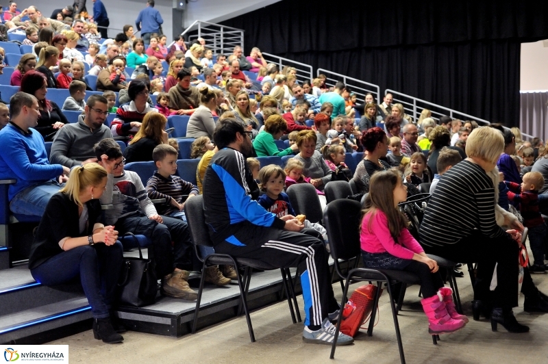 Éjjel-Nappal Micimackó zenés mesejáték