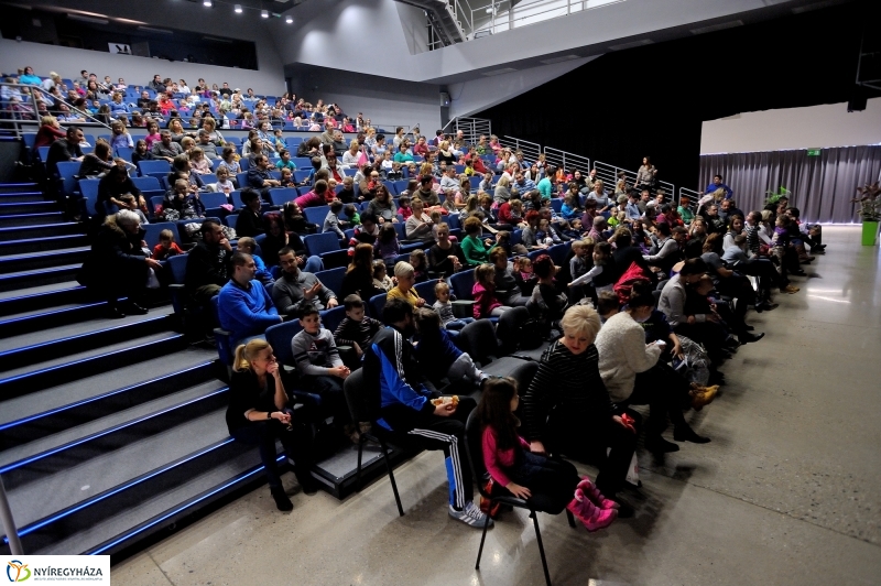 Éjjel-Nappal Micimackó zenés mesejáték