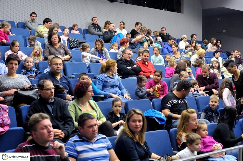 Éjjel-Nappal Micimackó zenés mesejáték