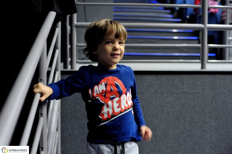 Éjjel-Nappal Micimackó zenés mesejáték