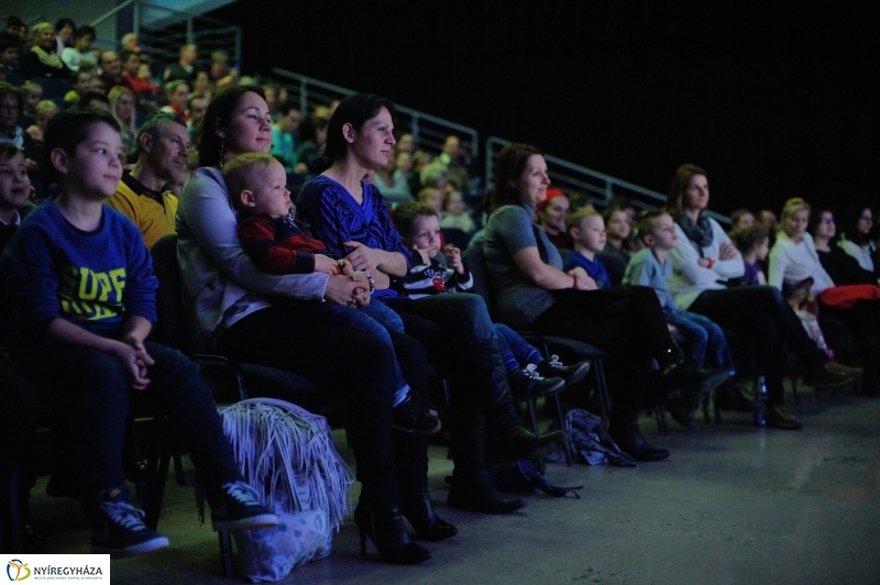 Éjjel-Nappal Micimackó zenés mesejáték