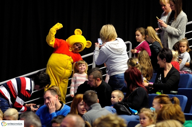 Éjjel-Nappal Micimackó zenés mesejáték