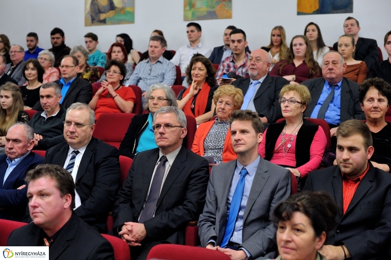 Pályázati Hangverseny - Egy gyűrű mindenek felett