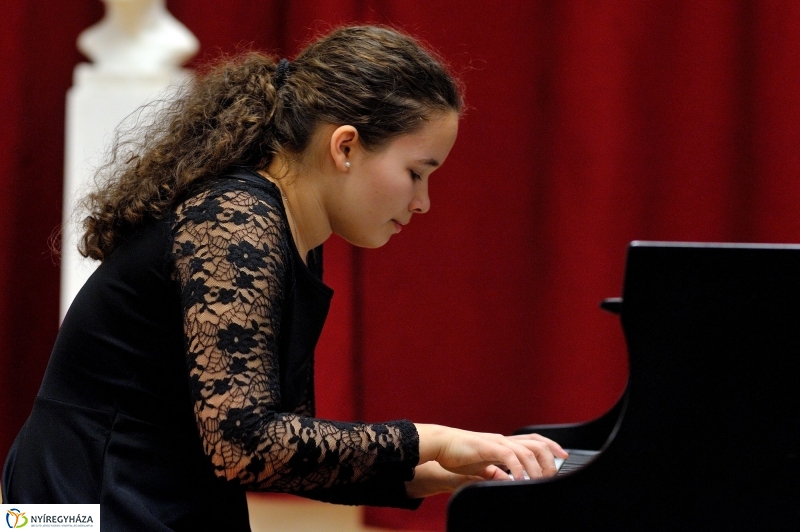 Pályázati Hangverseny - Egy gyűrű mindenek felett