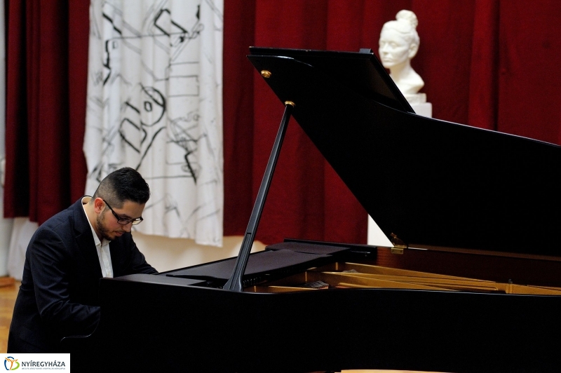 Pályázati Hangverseny - Egy gyűrű mindenek felett