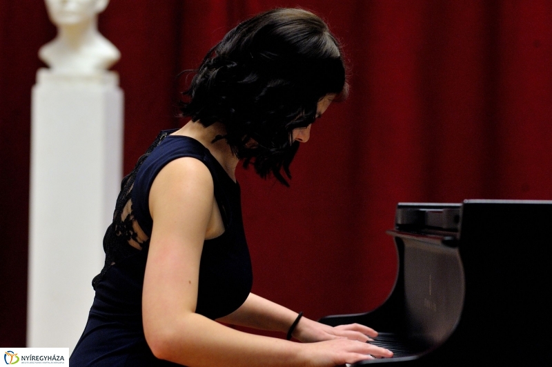 Pályázati Hangverseny - Egy gyűrű mindenek felett